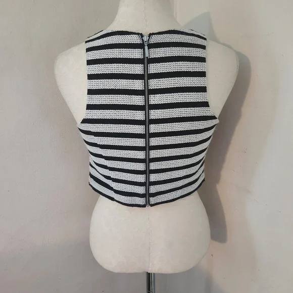 Express Womens Black White Striped Textured Sleeveless Crop Top Back Zip Small - Picture 2 of 5